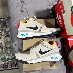 Nike ACG dog Mountain cream color